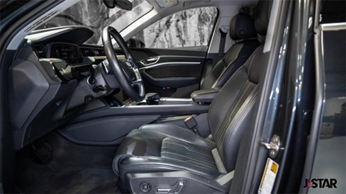 Used 2019 Audi e-tron Prestige w/ Prestige Package image 3