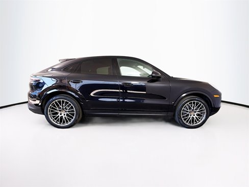 Certified 2022 Porsche Cayenne Platinum Edition image 8
