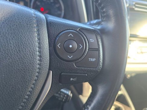 Used 2017 Toyota RAV4 SE image 31