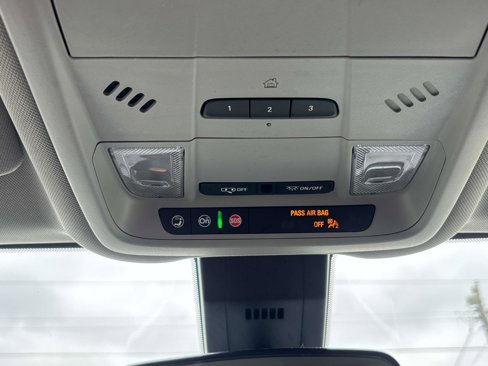 Used 2020 Chevrolet Equinox LT w/ Driver Convenience Package image 31