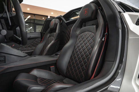 Used 2019 Lamborghini Aventador S image 27