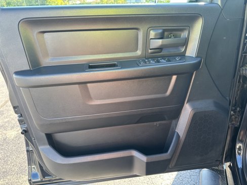 Used 2018 RAM 1500 Express w/ Black Ram 1500 Express Group image 12