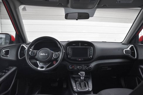 Used 2022 Kia Soul LX image 19