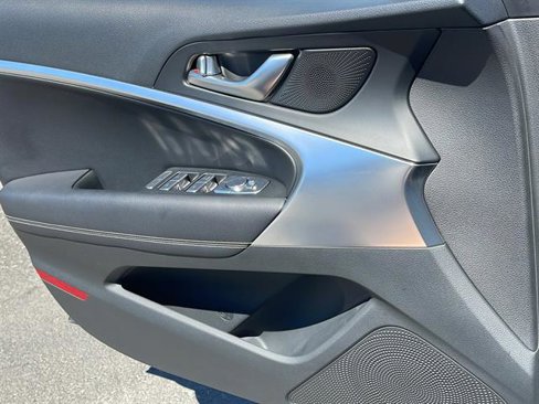 Used 2025 Genesis G70 2.5T image 26