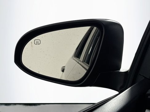 Used 2016 Toyota Corolla LE image 30