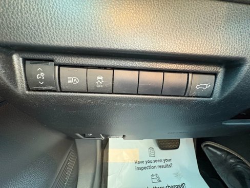 Used 2021 Toyota Venza LE w/ Carpet Mat Package (TMS) image 33