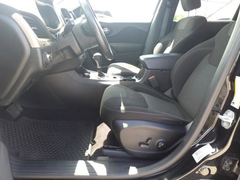 Used 2017 Jeep Cherokee Latitude w/ Safety/Convenience Group image 12