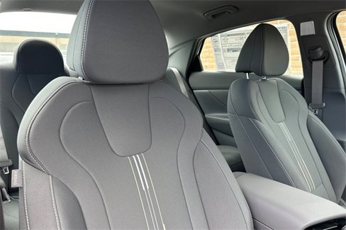 New 2025 Hyundai Elantra SEL image 13
