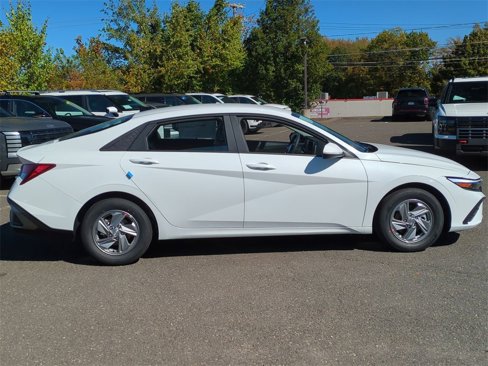 New 2025 Hyundai Elantra SE image 2