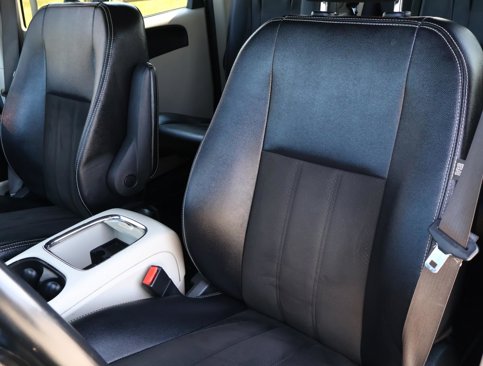 Used 2019 Dodge Grand Caravan SXT image 12
