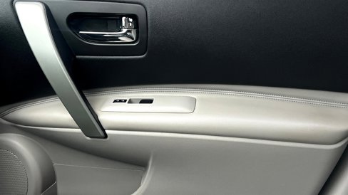 Used 2011 Nissan Rogue SV w/ SL Pkg image 24