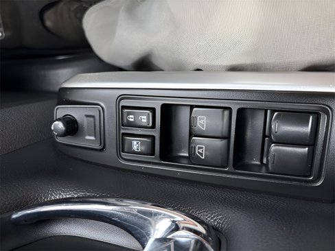 Used 2018 Nissan Titan PRO-4X image 16