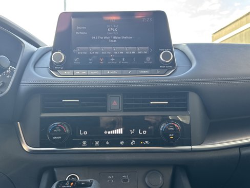 Used 2023 Nissan Rogue SV image 22