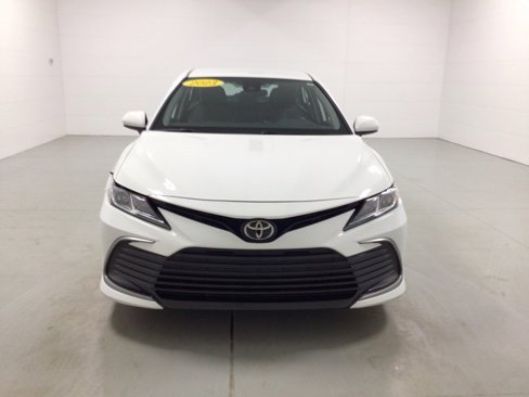 Used 2023 Toyota Camry LE image 2