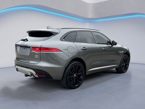 Used 2017 Jaguar F-PACE S image 4