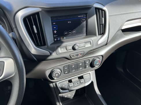 Used 2024 GMC Terrain SLE image 22