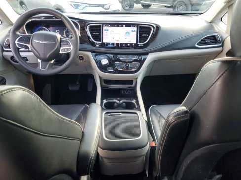 Used 2023 Chrysler Pacifica Limited image 6