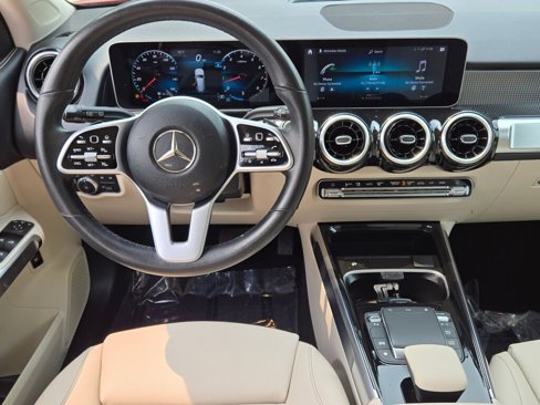 Used 2021 Mercedes-Benz GLB 250 w/ Premium Package image 22