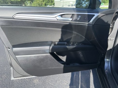 Used 2019 Ford Fusion SE image 10