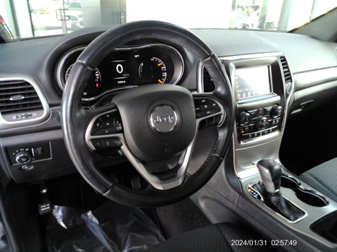 Used 2019 Jeep Grand Cherokee Laredo image 11