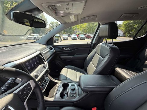 Used 2023 GMC Acadia SLT w/ Preferred Package image 19