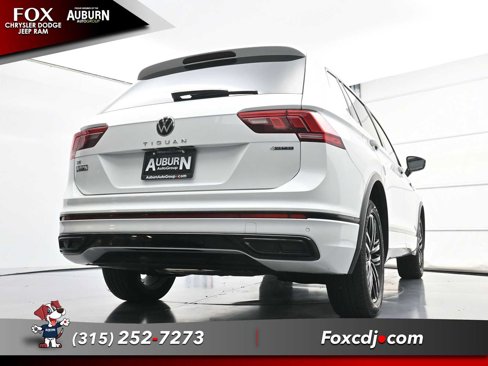 Used 2022 Volkswagen Tiguan SE R-Line image 22