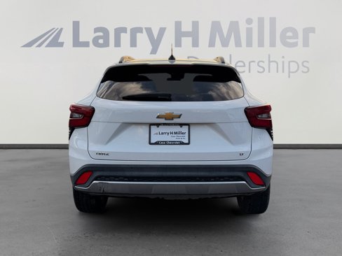 Used 2024 Chevrolet Trax LT w/ Driver Confidence Package image 4