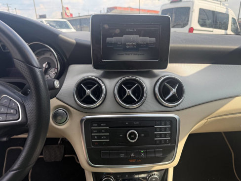 Used 2017 Mercedes-Benz GLA 250 image 10