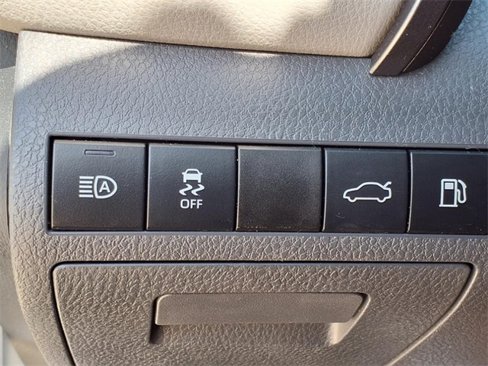 Used 2018 Toyota Camry SE image 41