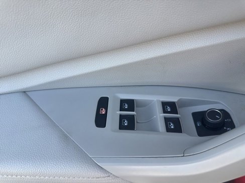Used 2024 Volkswagen Jetta SE w/ Panoramic Sunroof Package image 21