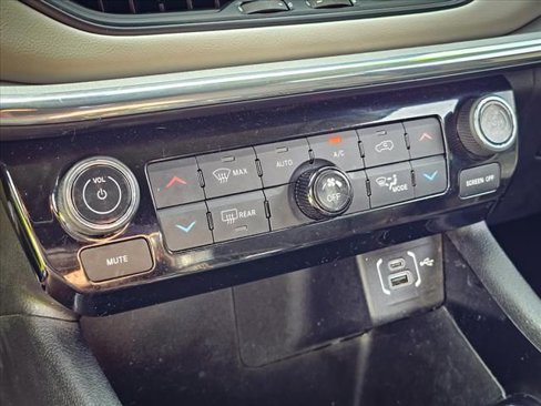 Certified 2022 Jeep Compass Limited image 26