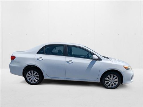Used 2013 Toyota Corolla LE image 4