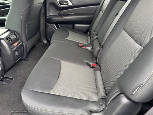 Used 2018 Nissan Pathfinder S image 11