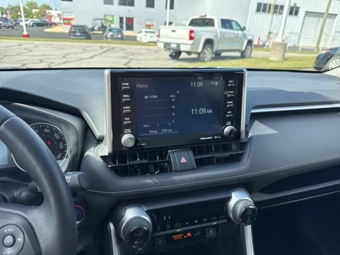 Used 2021 Toyota RAV4 XLE w/ Convenience Package image 17