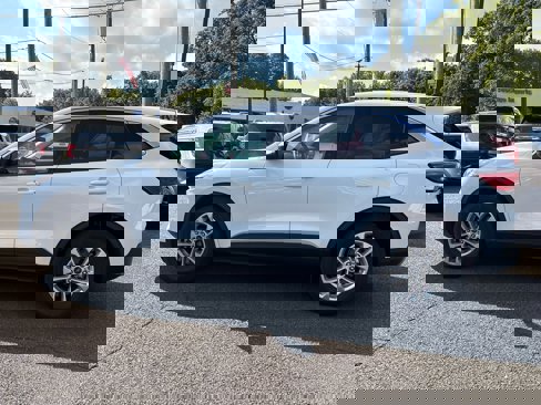 Used 2022 Ford Escape SE image 4