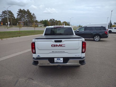 Used 2022 GMC Sierra 1500 SLE image 4