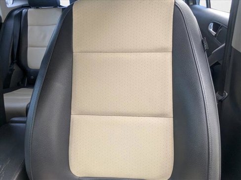 Used 2016 Volkswagen Tiguan S image 6