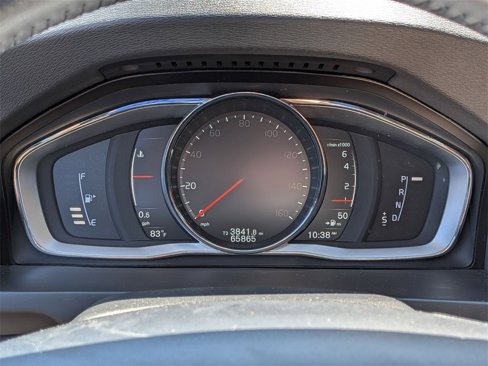 Used 2017 Volvo S60 T5 Inscription image 14