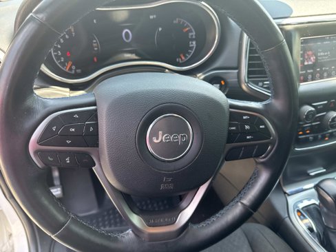 Used 2019 Jeep Grand Cherokee Laredo image 21