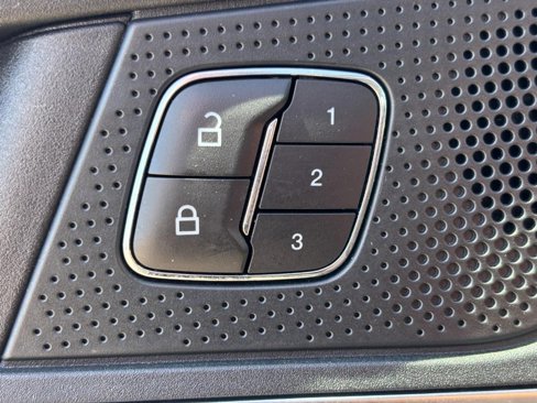 Used 2024 Ford Edge Titanium image 26