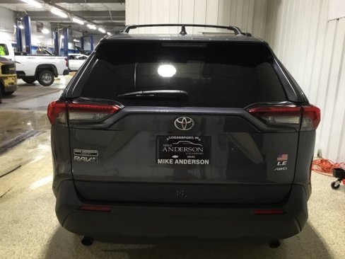 Used 2021 Toyota RAV4 LE image 4