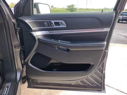 Used 2016 Ford Explorer Sport image 26