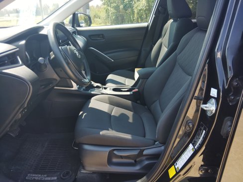 Used 2022 Toyota Corolla Cross LE image 5