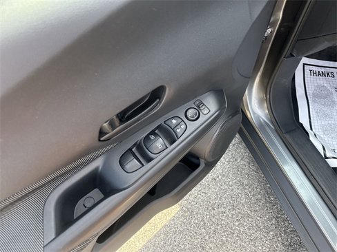 Used 2020 Nissan Kicks S image 20
