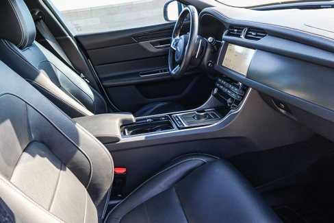 Used 2018 Jaguar XF S image 19