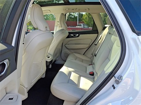 Used 2024 Volvo XC60 B5 Plus image 10