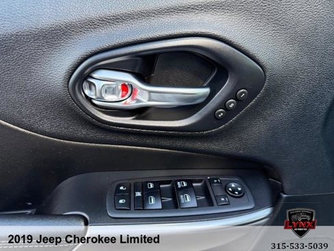 Used 2019 Jeep Cherokee Limited w/ Technology Group image 35