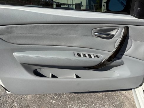 Used 2010 BMW 135i Convertible image 11