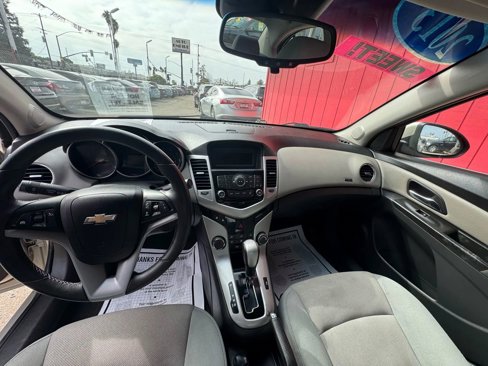 Used 2013 Chevrolet Cruze LT image 8