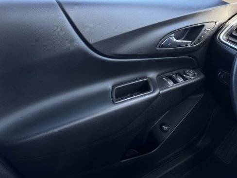 Used 2018 Chevrolet Equinox LT image 26